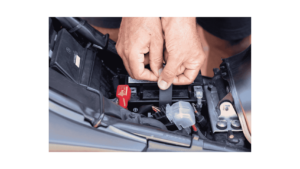 تبديل بطارية السيارة في المنزل او باب العمل او في الطريق اذا واجهت مشكلة